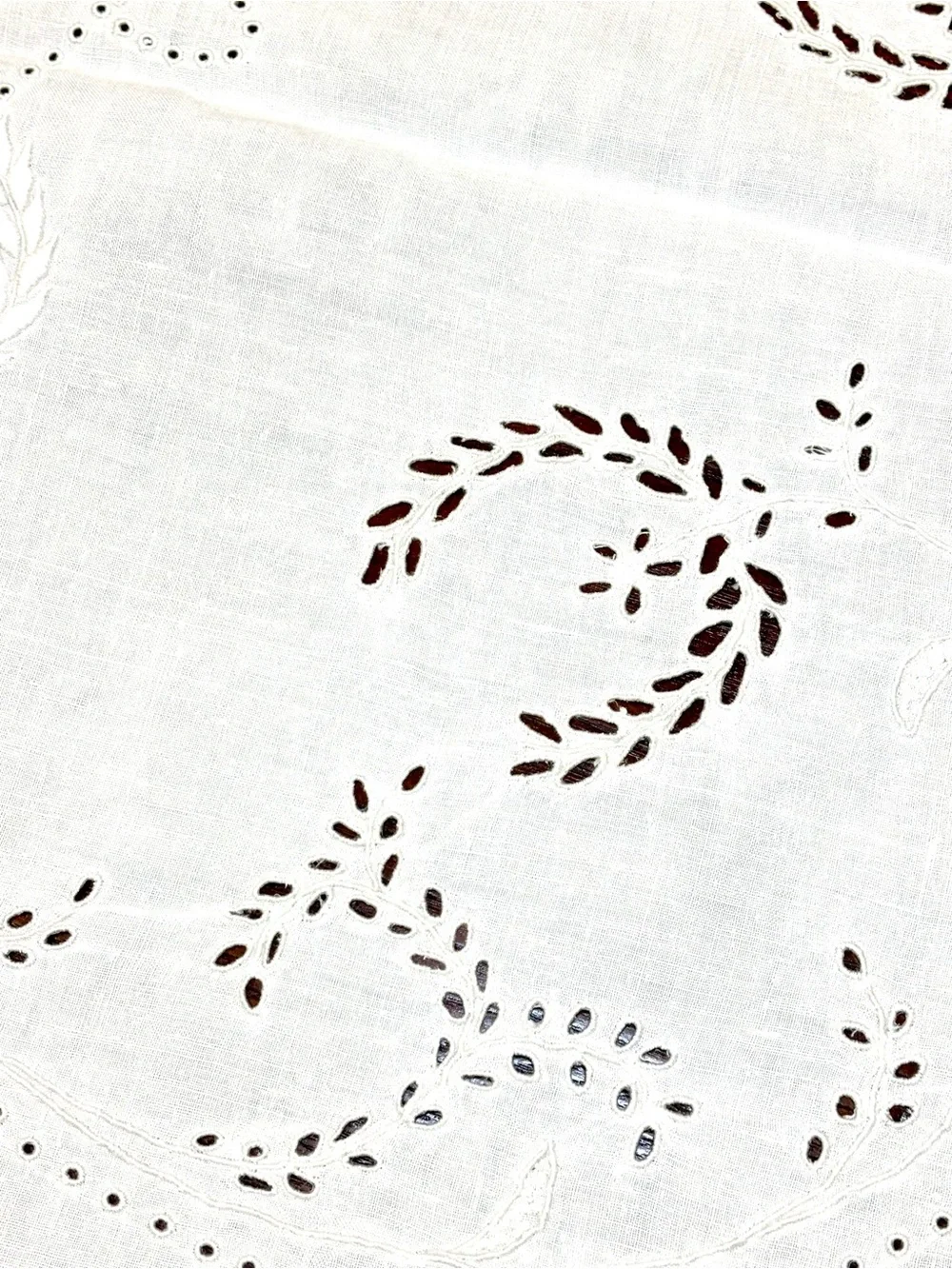 Antique tablecloth Broderie Anglaise w/t eyelet embroi/ed festooned hem 48x53